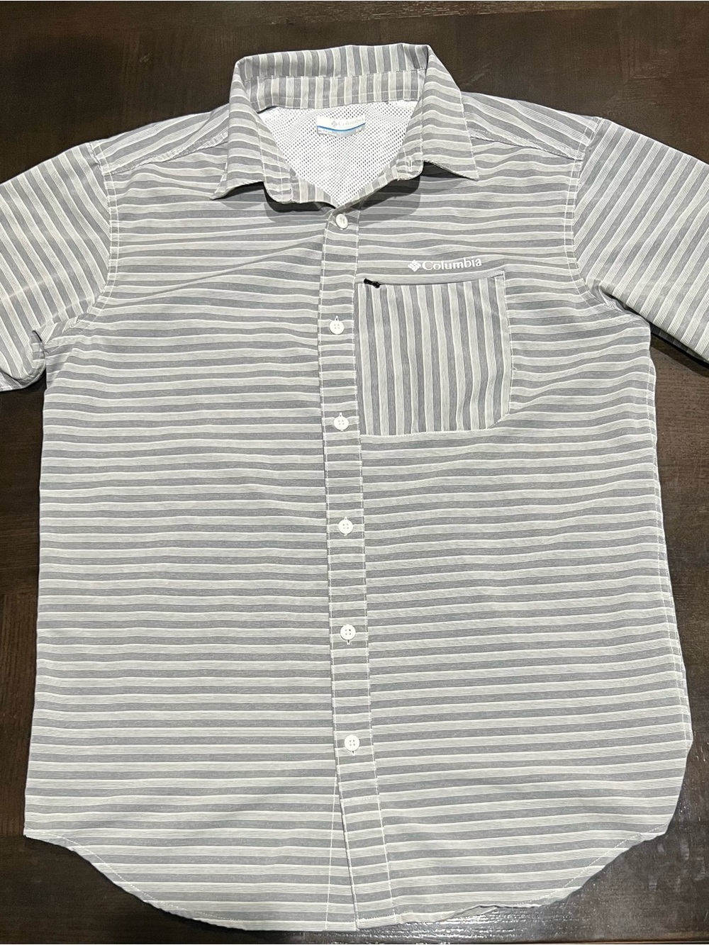 Columbia Regular Fit Men's Size S Gray White Striped Short Sleeve Pocket Shirt